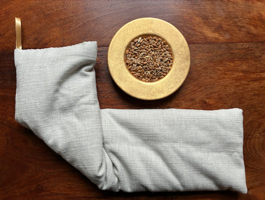 Neutral Linen Wheat Bag and a bowl of Wheatgrain on a wooden table